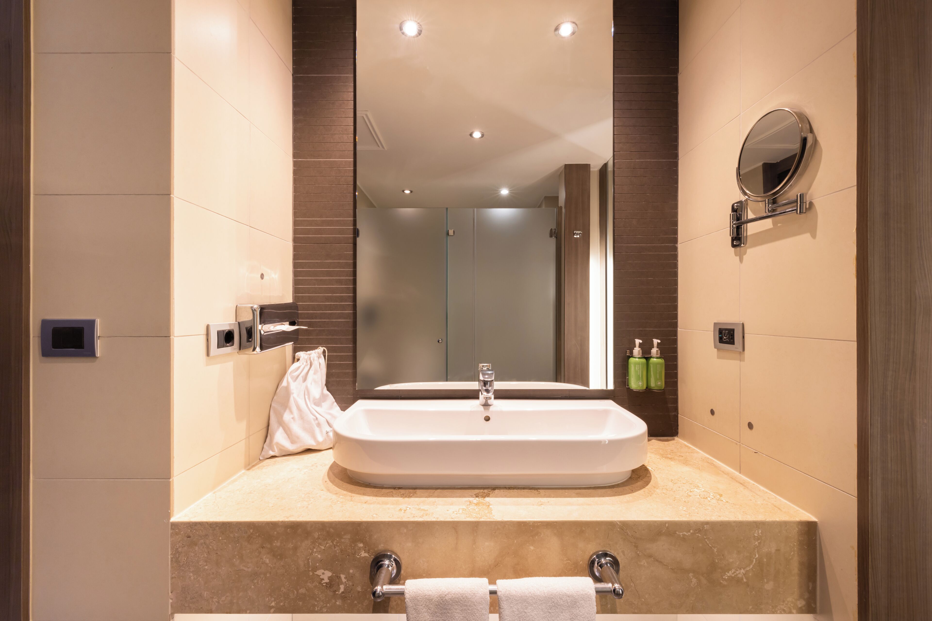 1 bedroom, premium bedding, in-room safe, desk