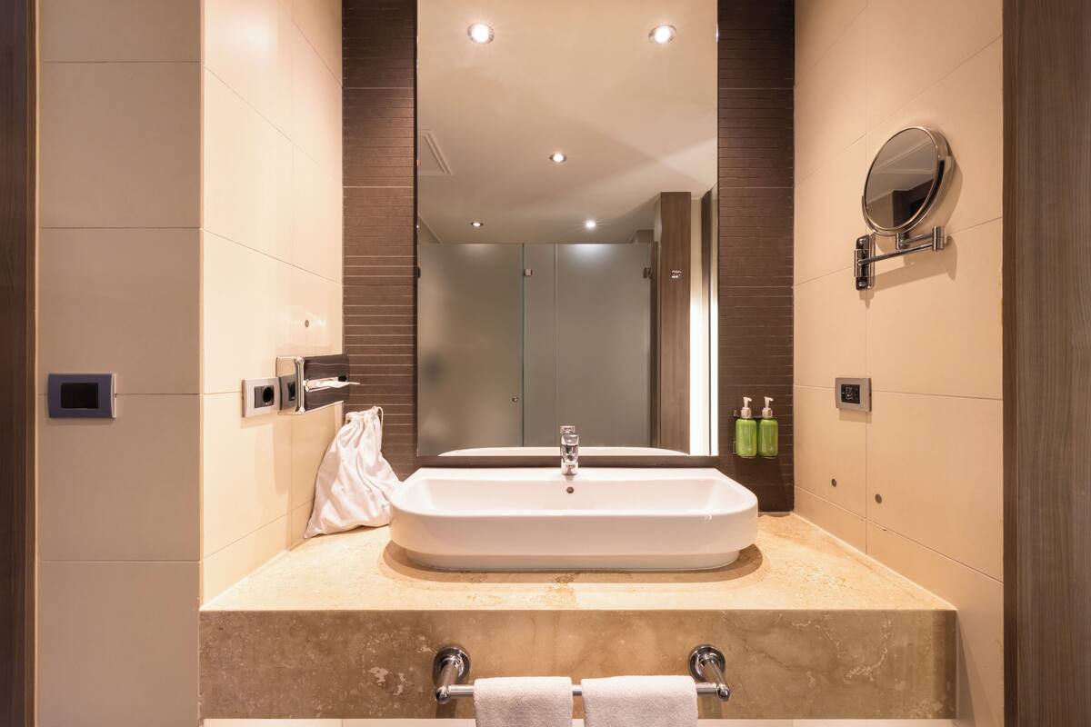 1 bedroom, premium bedding, in-room safe, desk