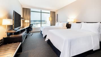 スタンダード ルーム クイーンベッド 2 台 | 高級寝具、セーフティボックス (室内)、デスク、ノートパソコン用作業スペース