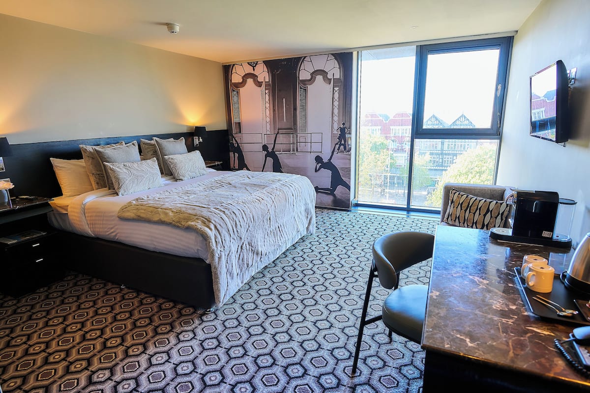 vincent studio | 1 bedroom, down duvets, minibar, in-room safe