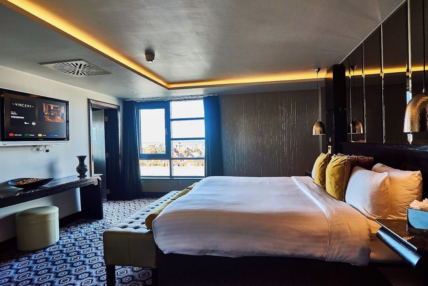 Down duvets, minibar, in-room safe, laptop workspace