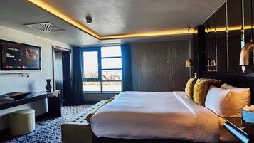 Down duvets, minibar, in-room safe, laptop workspace