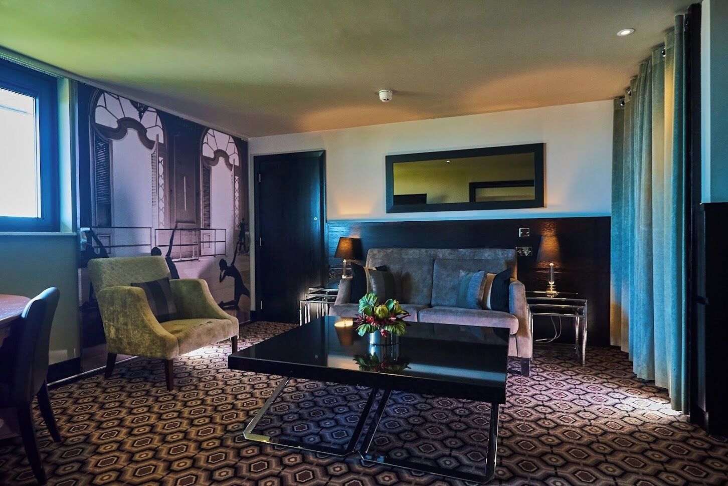 Junior Suite | Down comforters, minibar, in-room safe, laptop workspace