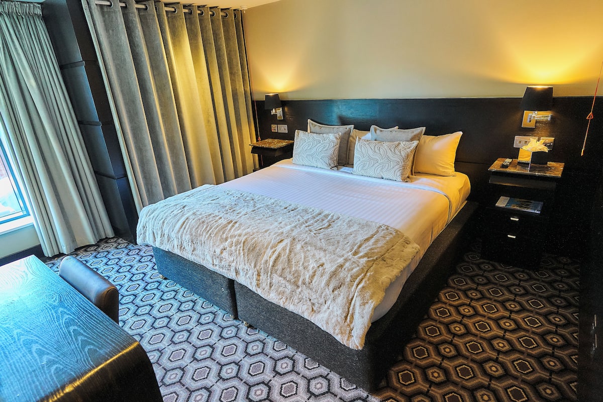 Accessible Residence | 1 bedroom, down comforters, minibar, in-room safe