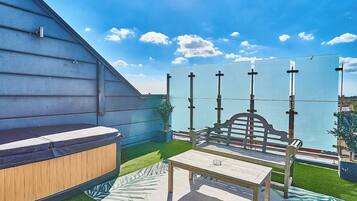 Penthouse | Terrace/patio