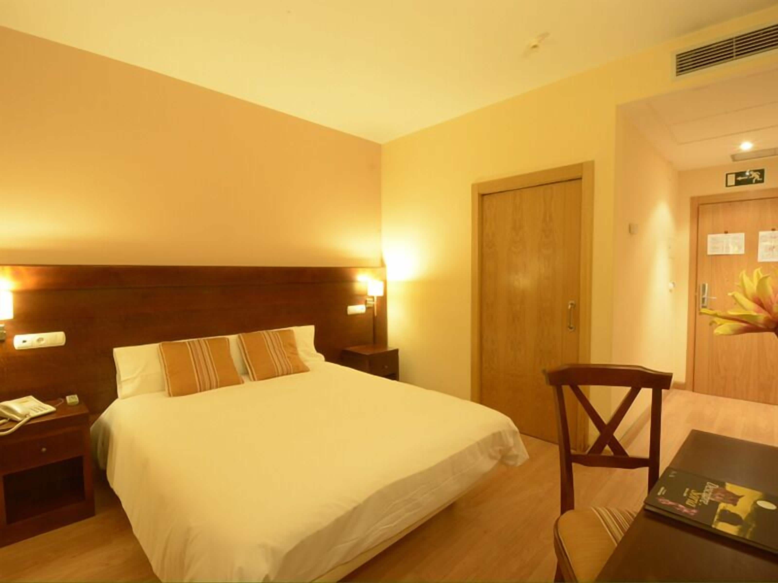 Double Room | Desk, blackout drapes, cribs/infant beds, rollaway beds