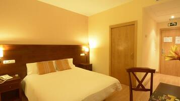 Double Room | Desk, blackout drapes, cribs/infant beds, rollaway beds