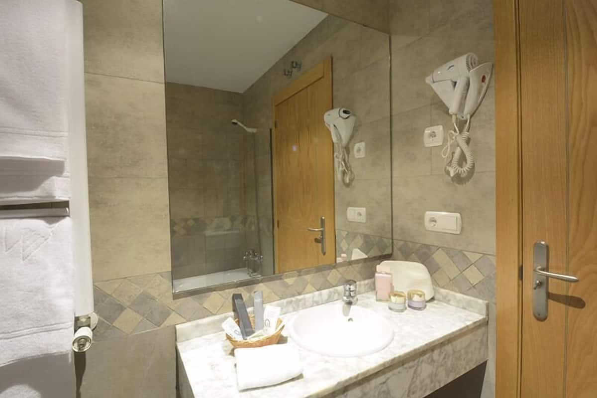 double room | bathroom | bathtub, hair dryer, bidet, towels