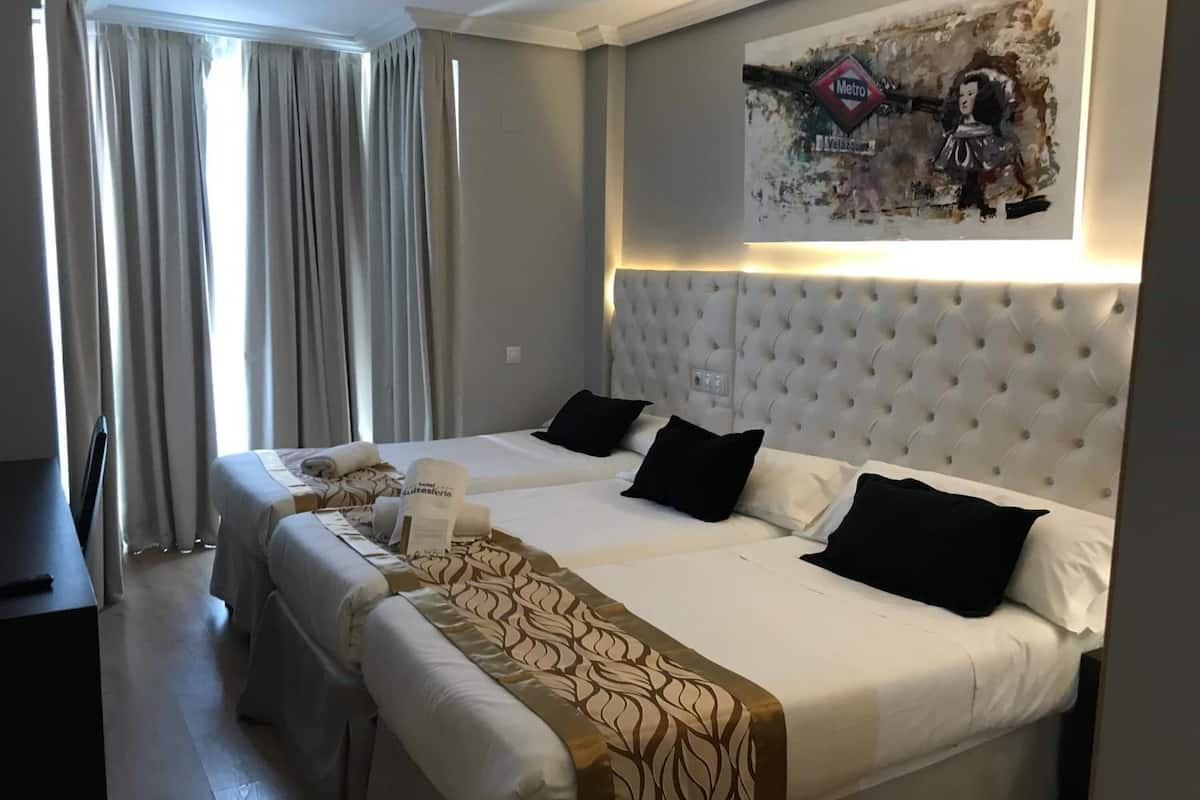 1 Schlafzimmer, hochwertige Bettwaren, Daunenbettdecken