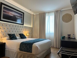 Premium bedding, down duvets, memory-foam beds, minibar - Hotel Suites Feria de Madrid (Madrid)