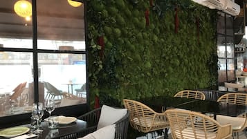 Daily cooked-to-order breakfast (EUR 12 per person)