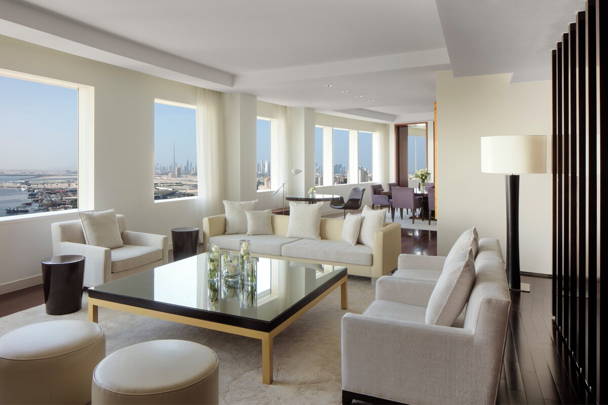 Royal-Suite | Hochwertige Bettwaren, Minibar, Zimmersafe, Schreibtisch