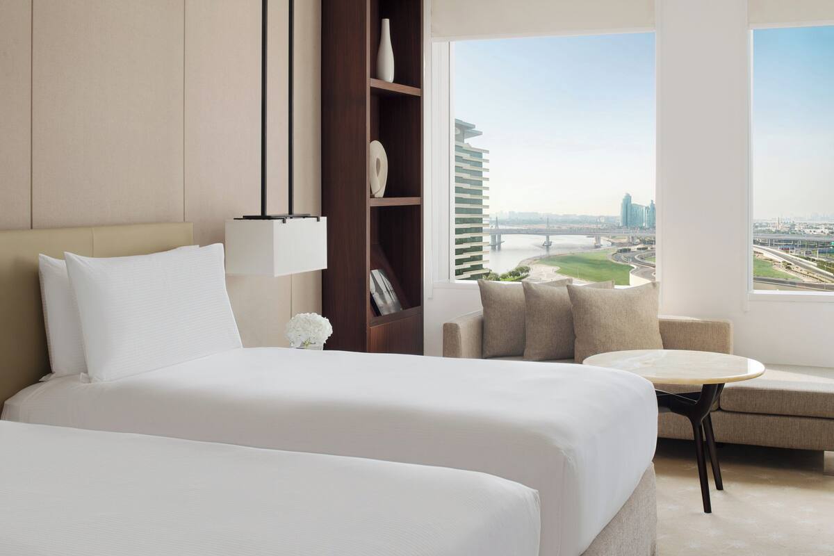 Roupas de cama premium, frigobar, cofres nos quartos, escrivaninha
