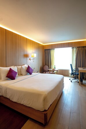Executive Room | Minibar, in-room safe, desk, blackout drapes - Royal Orchid Central Jaipur (Jaipur)