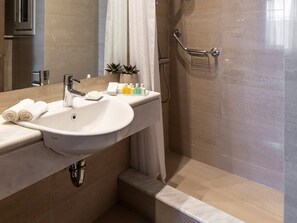 Eco-friendly toiletries, hair dryer, bathrobes, slippers - Amalia Hotel Athens (Athens)