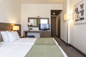 Premium bedding, minibar, in-room safe, desk - Amalia Hotel Athens (Athens)