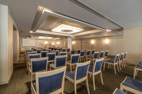 Amalia Hotel Athens - Image 11