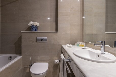 Amalia Hotel Athens - Image 17