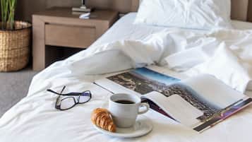 Ropa de cama de alta calidad, cubrecamas y minibar