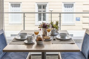 Café da manhã com buffet todos os dias mediante uma taxa