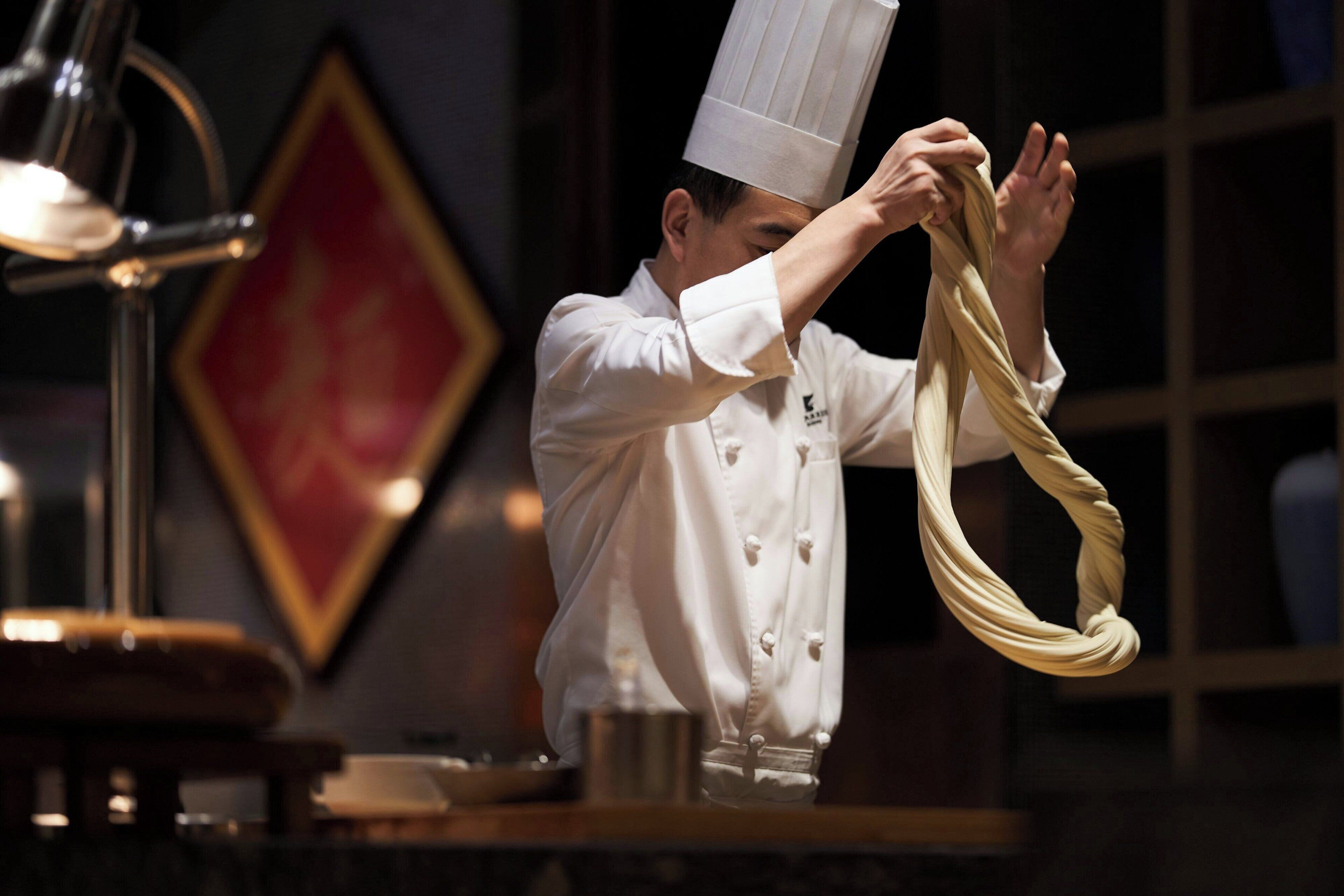 2 restaurants, breakfast served