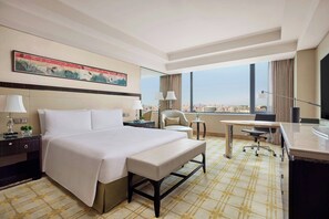 Executive Room, 1 King Bed | Premium bedding, minibar, in-room safe, desk - JW Marriott Hotel Beijing (Beijing)