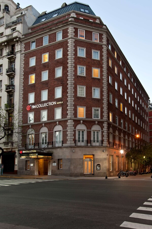 A multi-story hotel with a brick facade, large windows, and a ground-level entrance. - NH Collection Buenos Aires Lancaster (Buenos Aires)