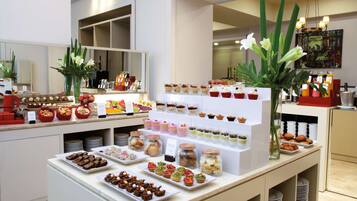 Desayuno buffet todos los días (con cargo)