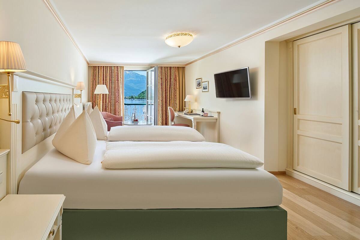 comfort double room, lake view | room amenity