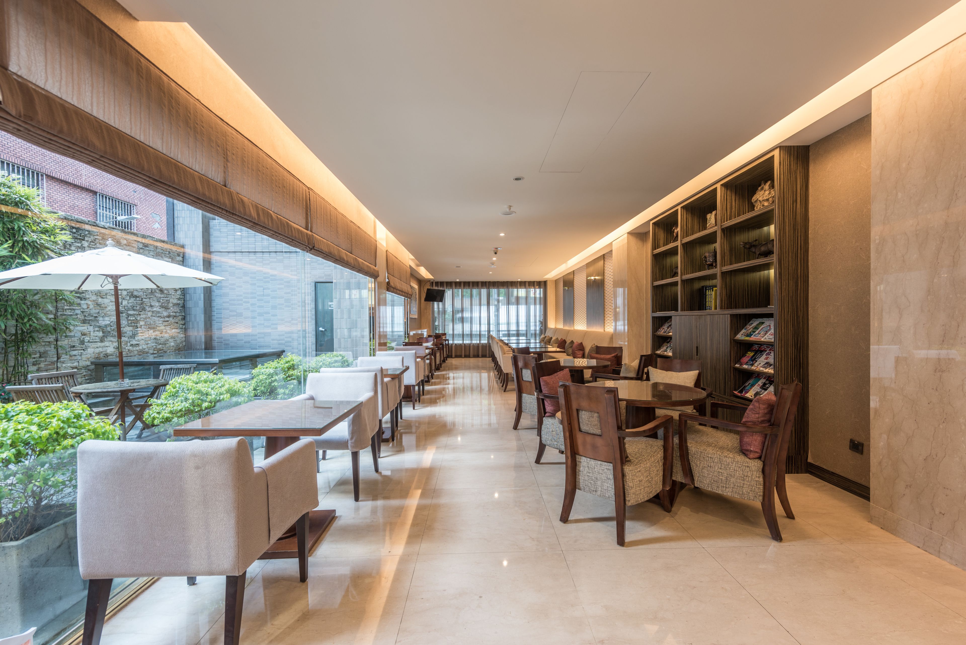 daily self-service breakfast (twd 429 per person)