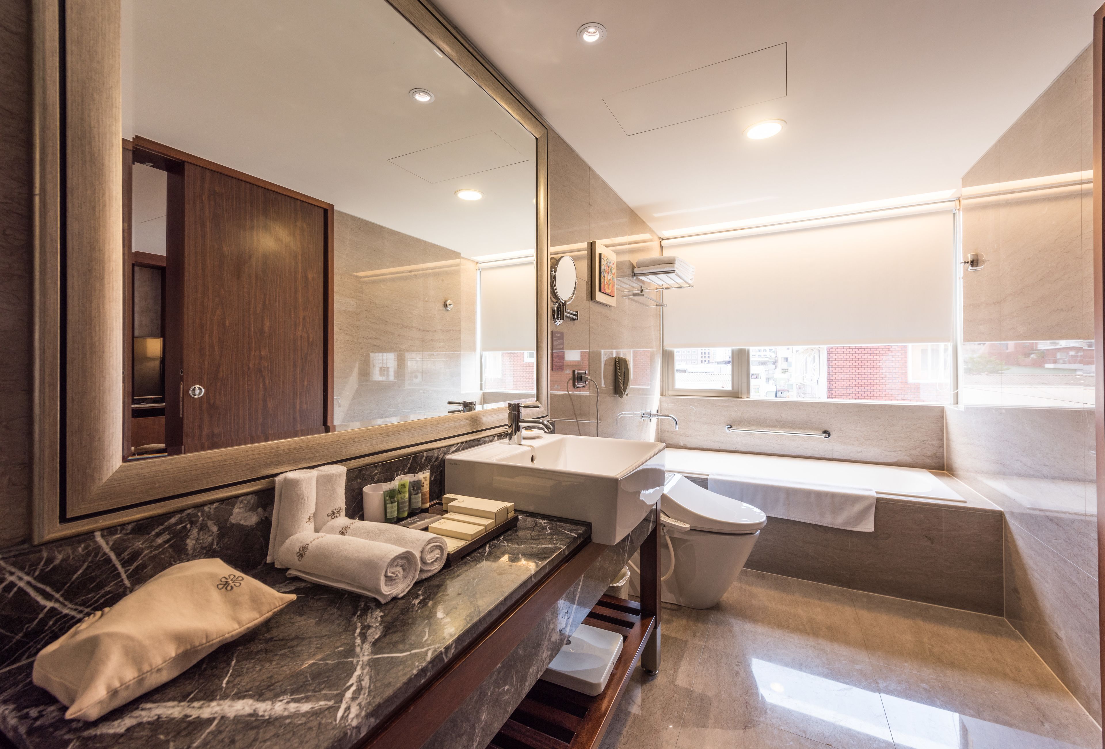 1 bedroom, minibar, in-room safe, desk