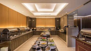 Petit déjeuner en libre-service (429 TWD par personne)