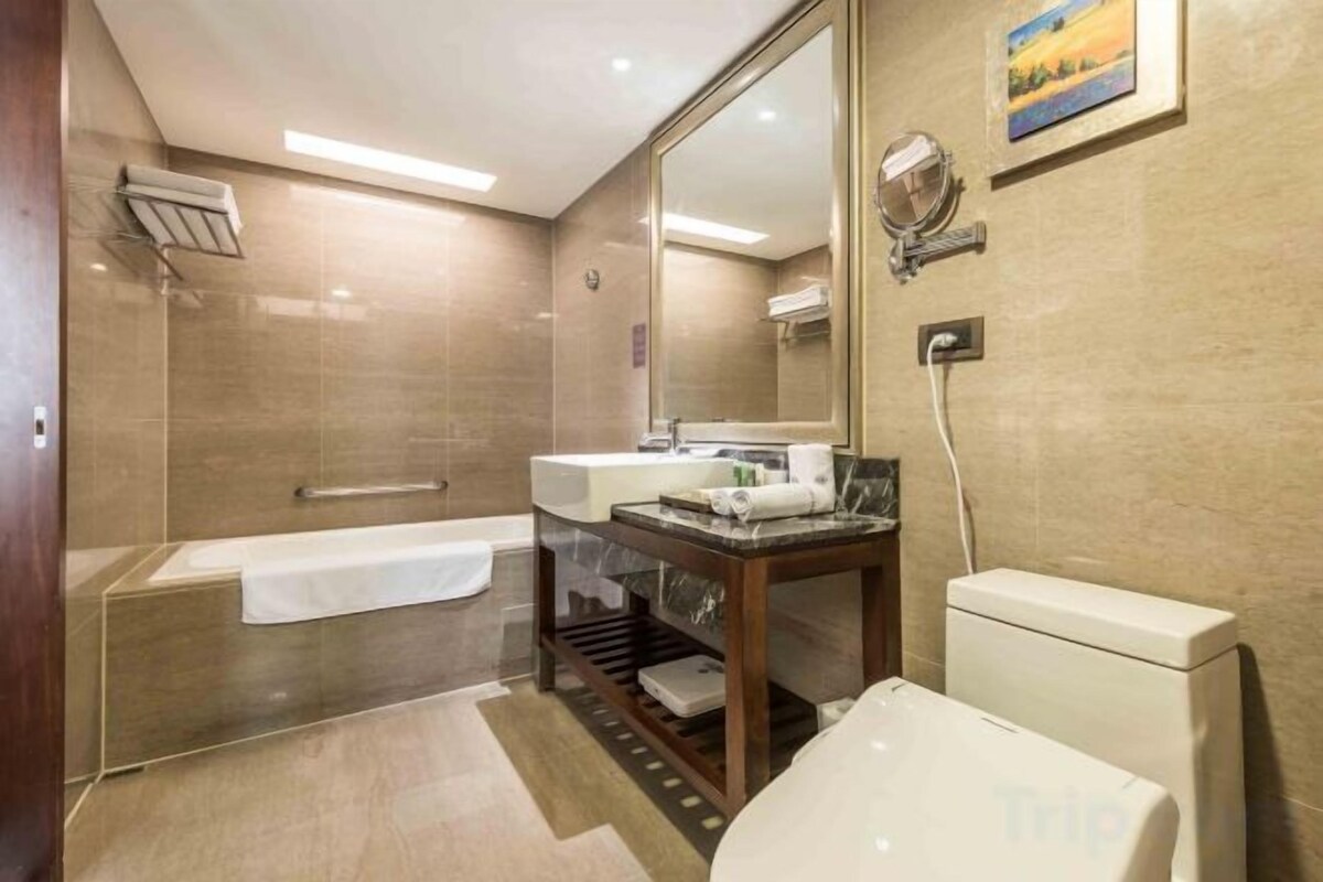 Bathroom | Separate tub and shower, rainfall showerhead, free toiletries