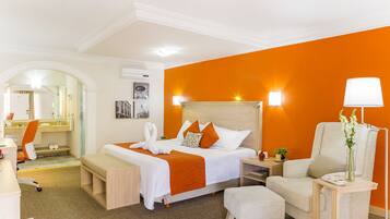 Executive Room, 1 King Bed | In-room safe, desk, iron/ironing board, free WiFi