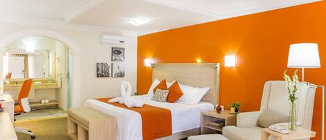 Executive Room, 1 King Bed | In-room safe, desk, iron/ironing board, free WiFi