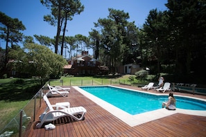 Piscina externa sazonal