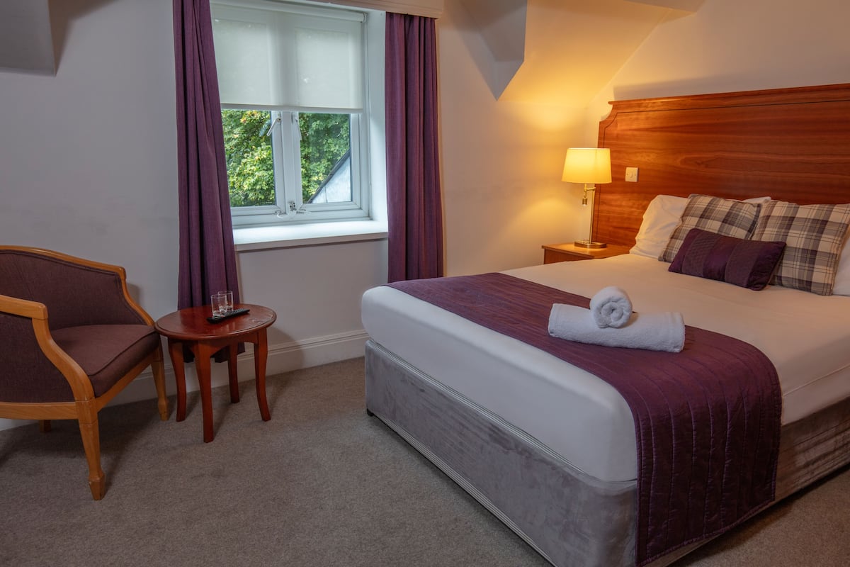 Comfort Room, 1 Double Bed, Non Smoking | In-room safe, desk, iron/ironing board, rollaway beds