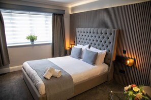 Zimmersafe, Schreibtisch, Bügeleisen/Bügelbrett, Zustellbetten