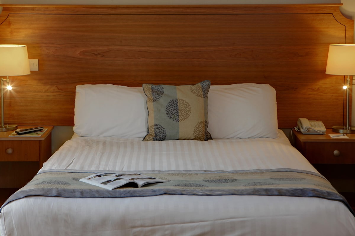 Habitación Confort, 1 cama doble, no fumadores | Caja fuerte, escritorio, espacio para trabajar con un portátil