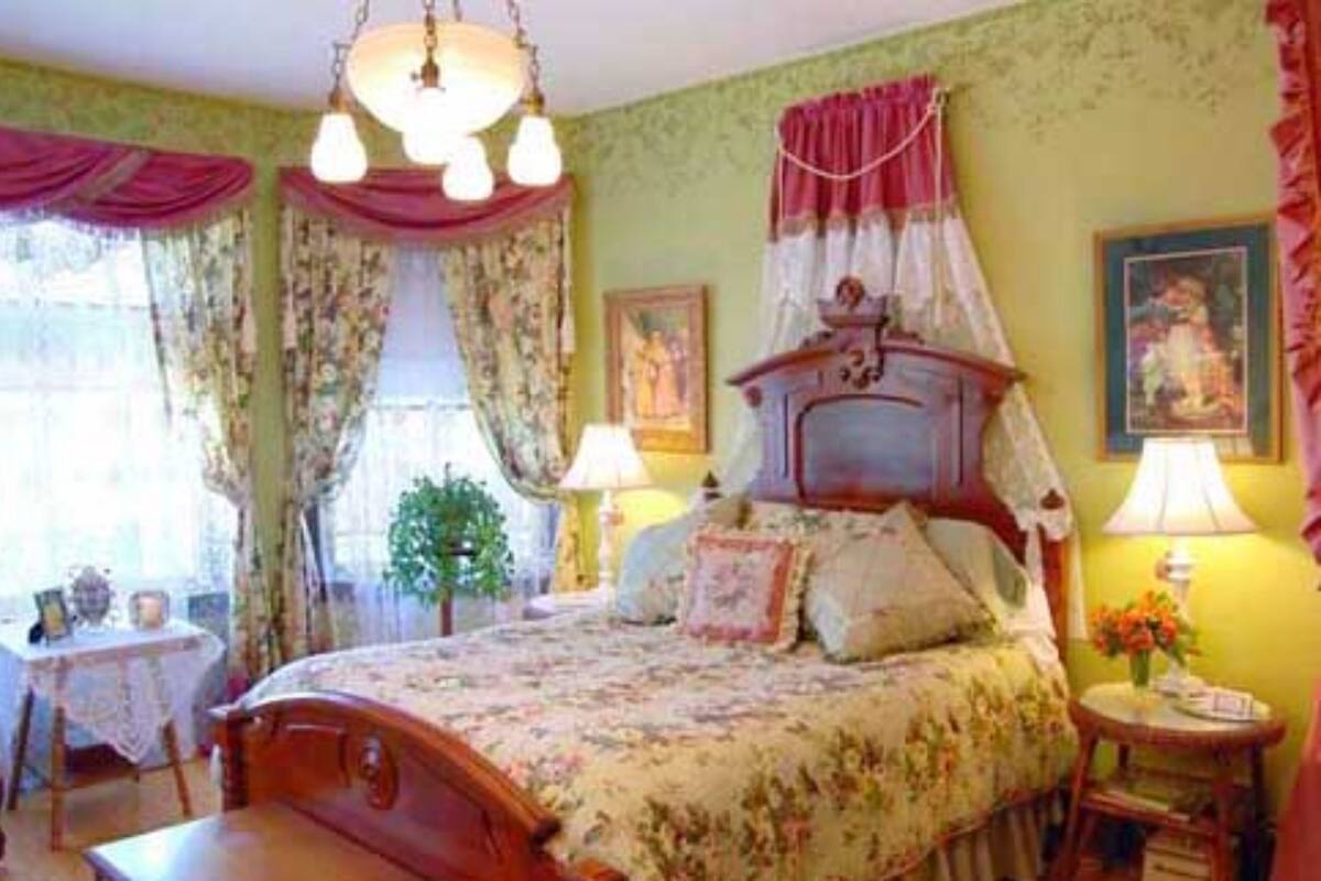 Suite, Private Bathroom (The Victorian Suite) | Individually decorated, iron/ironing board, free WiFi