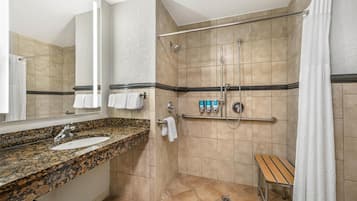 Combined shower/tub, free toiletries, hair dryer, towels