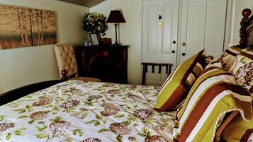 Deluxe Single Room, 1 Queen Bed, Fireplace, Garden View (Rochester) | Individually decorated, individually furnished, blackout drapes
