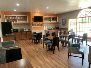 Desayuno de autoservicio incluido todos los días