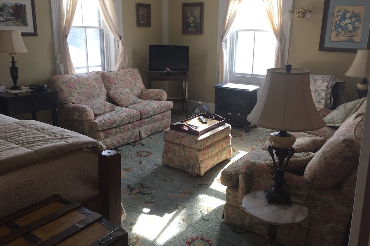 Abigail's Suite | 2 bedrooms, individually decorated, individually furnished
