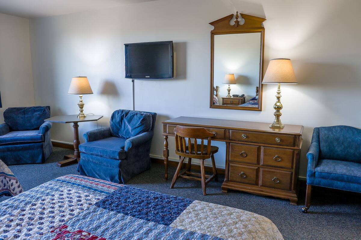 Lighthouse Inn Two Rivers Wi Lighthouse Inn, Two Rivers: Hotel Reviews, Rooms & Prices | Hoteles.com