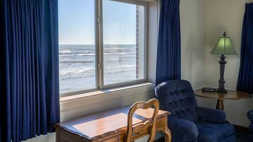 Lakeside Deluxe King Bed | Terrace/patio