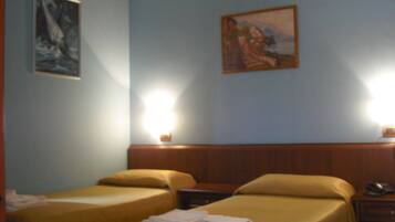 Daunenbettdecken, Zimmersafe, Schreibtisch, Verdunkelungsvorhänge