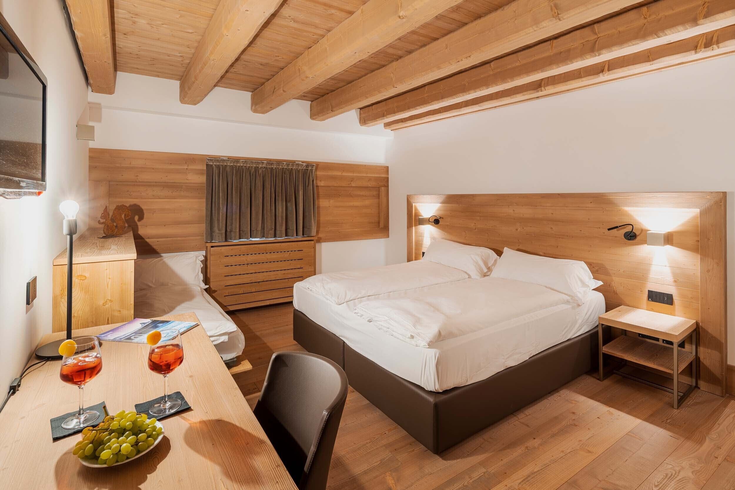 in-room safe, desk, free wifi