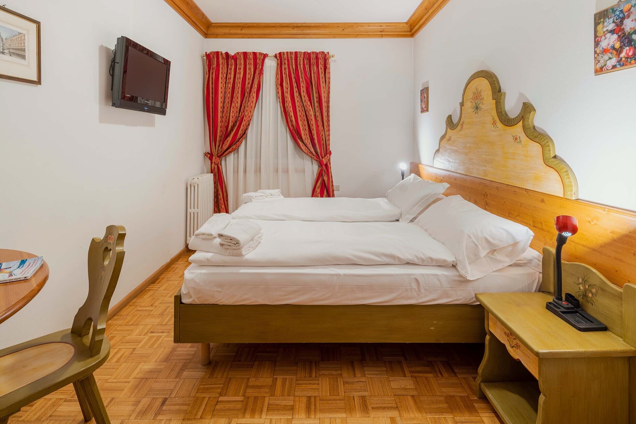 in-room safe, desk, free wifi