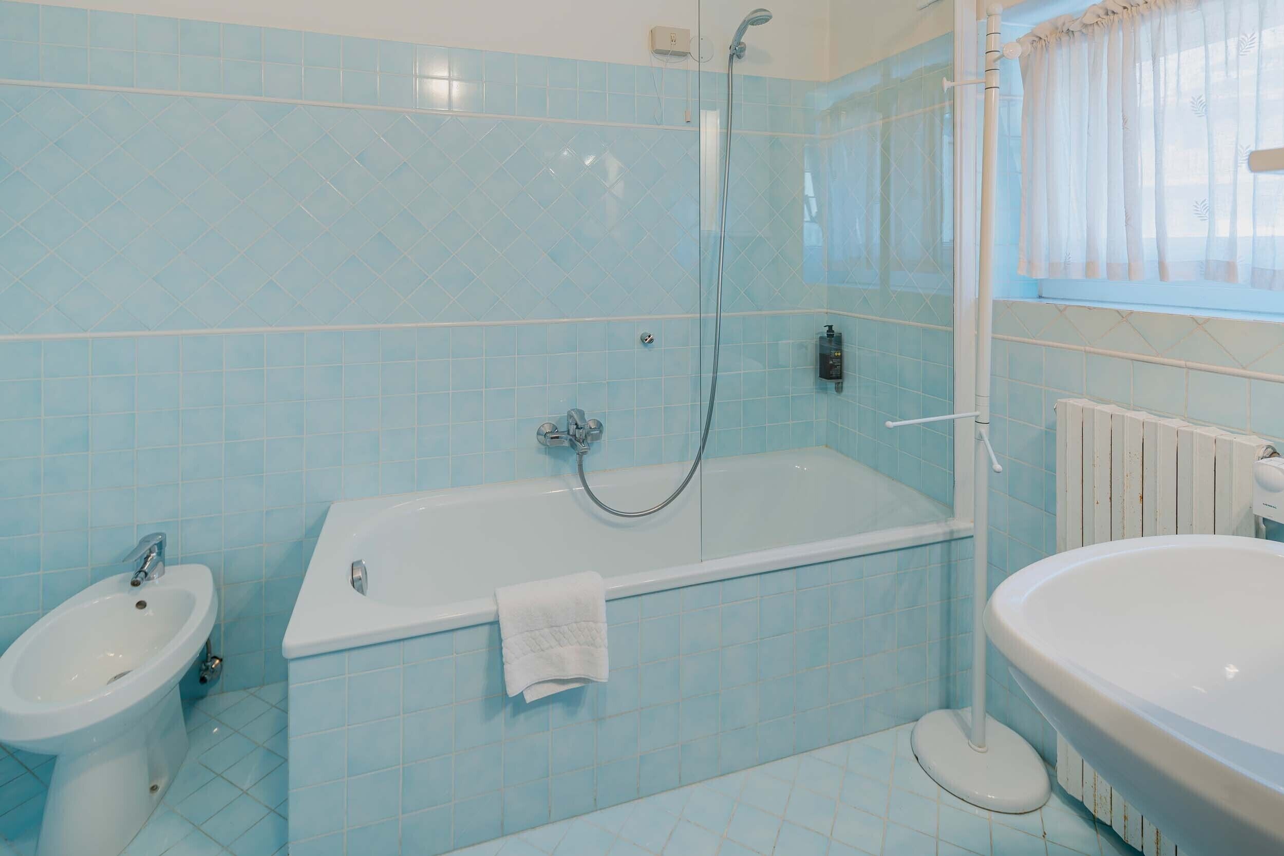 standard double or twin room | room amenity